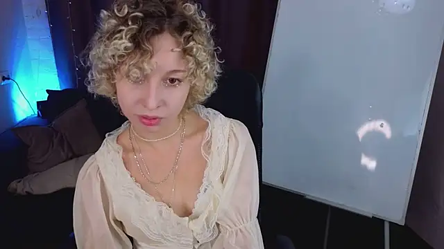 Mary Wahlberg online show from 10.23.25