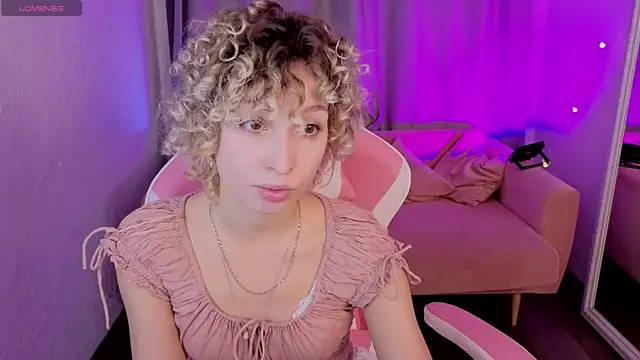 Mary Wahlberg online show from 10.28.25