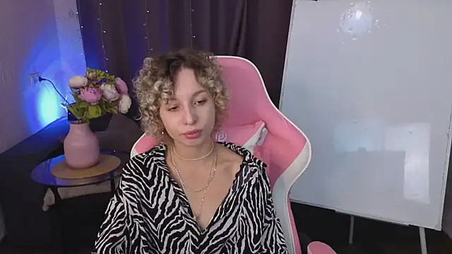 Mary Wahlberg online show from 10.29.25