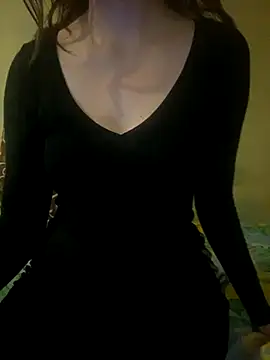 Snapshot of KittieCreme chatting on 11.04.25 KittieCreme online show from 11.04.25