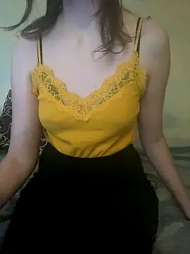 Snapshot of KittieCreme chatting on 12.04.25 KittieCreme online show from 12.04.25