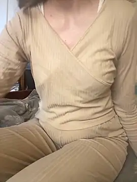 Snapshot of KittieCreme chatting on 02.14.26 KittieCreme online show from 02.14.26