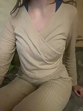 Snapshot of KittieCreme chatting on 03.18.26 KittieCreme online show from 03.18.26