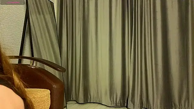 Snapshot of MissPompadure chatting on 03.07.26 MissPompadure online show from 03.07.26