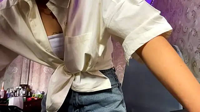 ValeryPizzitola online show from 10.14.25