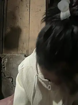 Snapshot of Linh-xxx chatting on 03.04.26 Linh-xxx online show from 03.04.26