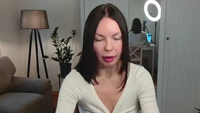 LittleNicolee online show from 11.11.25