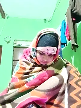 Karishma cute online show from 11.17.25