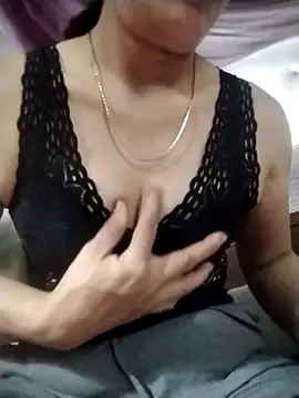 YiyinLy online show from 11.01.25