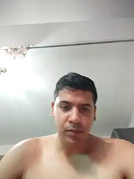 Snapshot of estradausuario21 chatting on 10.30.25 estradausuario21 online show from 10.30.25