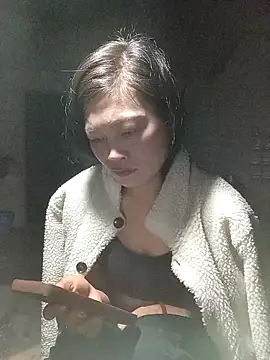 Snapshot of siusiu-00 chatting on 10.28.25 siusiu-00 online show from 10.28.25