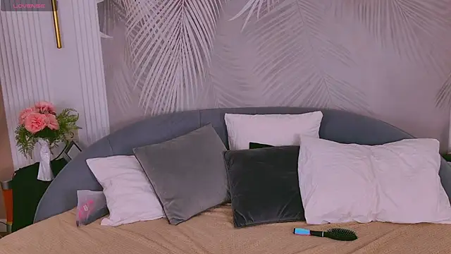 MandyColes online show from 10.15.25