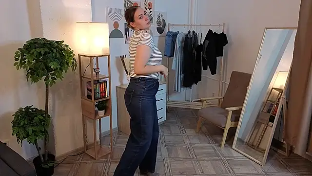 Snapshot of ClarePratillo chatting on 10.21.25 ClarePratillo online show from 10.21.25