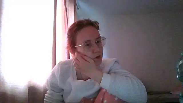 Snapshot of LuckySLove chatting on 05.31.26 LuckySLove online show from 05.31.26