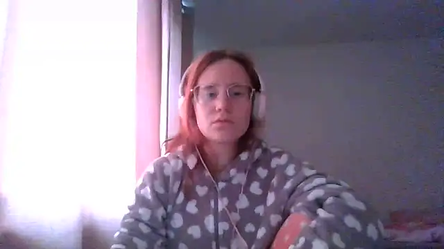 Snapshot of LuckySLove chatting on 06.08.26 LuckySLove online show from 06.08.26