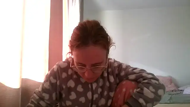 Snapshot of LuckySLove chatting on 06.18.26 LuckySLove online show from 06.18.26