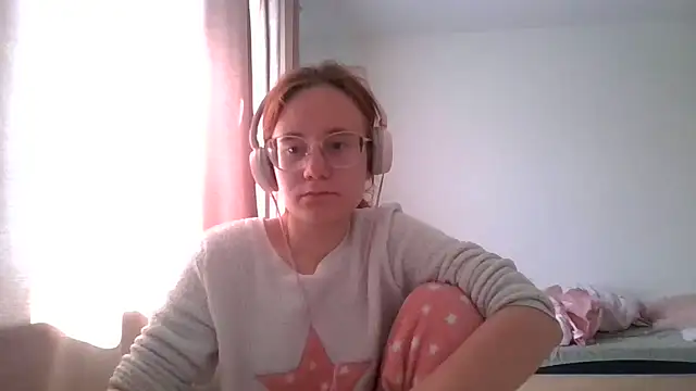 Snapshot of LuckySLove chatting on 06.22.26 LuckySLove online show from 06.22.26