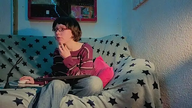 Snapshot of ReincarnatedAngel chatting on 10.16.25 ReincarnatedAngel online show from 10.16.25