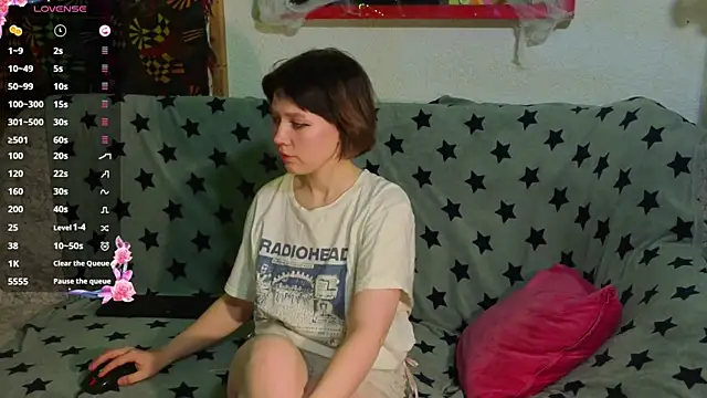 Snapshot of ReincarnatedAngel chatting on 11.05.25 ReincarnatedAngel online show from 11.05.25