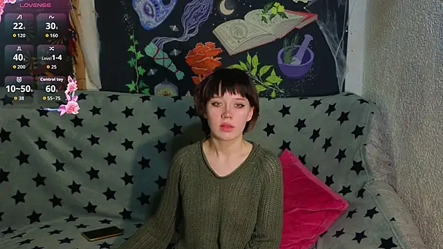 Snapshot of ReincarnatedAngel chatting on 11.10.25 ReincarnatedAngel online show from 11.10.25