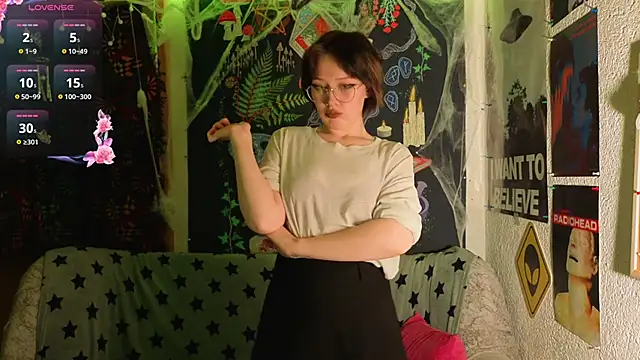 Snapshot of ReincarnatedAngel chatting on 11.28.25 ReincarnatedAngel online show from 11.28.25