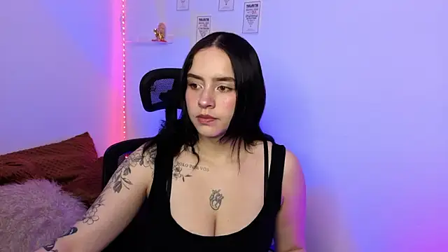 Snapshot of Emily_Lindey chatting on 02.08.26 Emily Lindey online show from 02.08.26