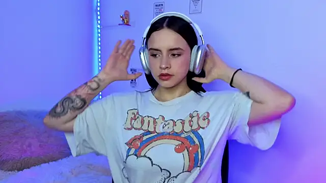 Snapshot of Emily_Lindey chatting on 02.13.26 Emily Lindey online show from 02.13.26