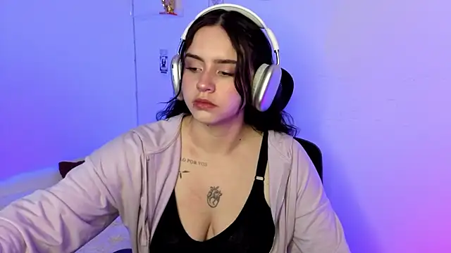 Snapshot of Emily_Lindey chatting on 02.15.26 Emily Lindey online show from 02.15.26