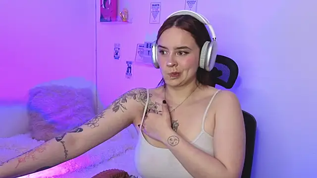 Snapshot of Emily_Lindey chatting on 02.24.26 Emily Lindey online show from 02.24.26