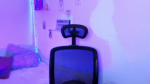 Snapshot of Emily_Lindey chatting on 03.08.26 Emily Lindey online show from 03.08.26