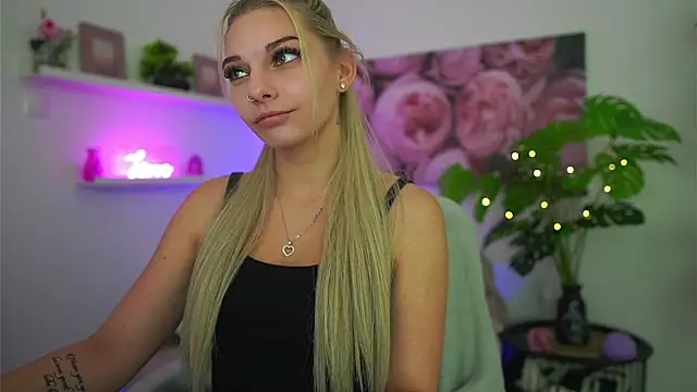 Vanda Lust online show from 10.16.25