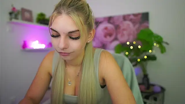 Vanda Lust online show from 10.18.25