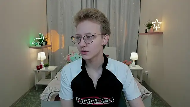 EllaSloan online show from 10.28.25