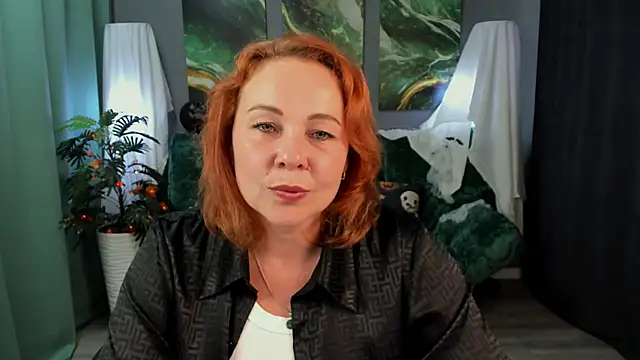 Snapshot of NataliKaminski chatting on 10.15.25 NataliKaminski online show from 10.15.25