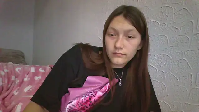 Snapshot of luna_tt chatting on 12.15.25 luna tt online show from 12.15.25