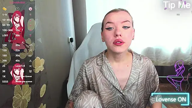 Snapshot of MeganNewCat chatting on 05.12.26 MeganNewCat online show from 05.12.26