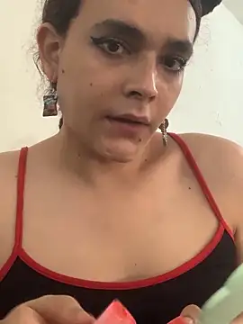 Snapshot of La-Gatiita-trans chatting on 11.02.25 La-Gatiita-trans online show from 11.02.25