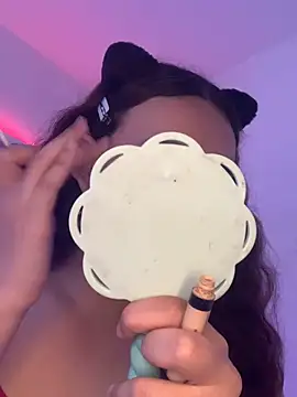 Snapshot of La-Gatiita-trans chatting on 11.07.25 La-Gatiita-trans online show from 11.07.25