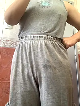 Snapshot of La-Gatiita-trans chatting on 11.10.25 La-Gatiita-trans online show from 11.10.25