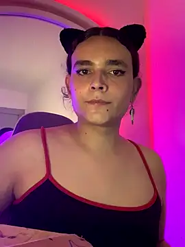 Snapshot of La-Gatiita-trans chatting on 11.11.25 La-Gatiita-trans online show from 11.11.25