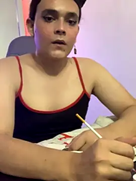 Snapshot of La-Gatiita-trans chatting on 11.14.25 La-Gatiita-trans online show from 11.14.25