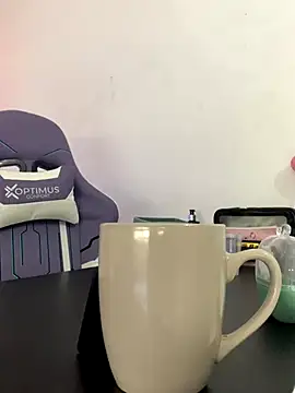 Snapshot of La-Gatiita-trans chatting on 11.15.25 La-Gatiita-trans online show from 11.15.25