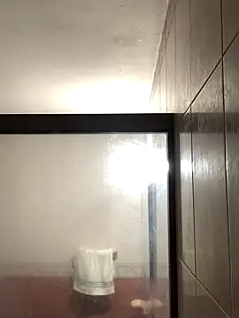 Snapshot of La-Gatiita-trans chatting on 11.17.25 La-Gatiita-trans online show from 11.17.25