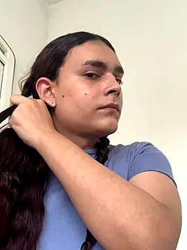 Snapshot of La-Gatiita-trans chatting on 12.05.25 La-Gatiita-trans online show from 12.05.25