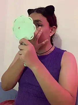 Snapshot of La-Gatiita-trans chatting on 12.21.25 La-Gatiita-trans online show from 12.21.25