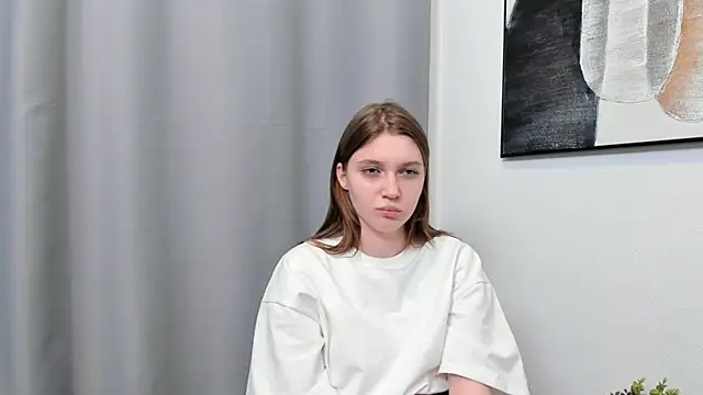 Snapshot of RoslynArcuo chatting on 10.18.25 RoslynArcuo online show from 10.18.25