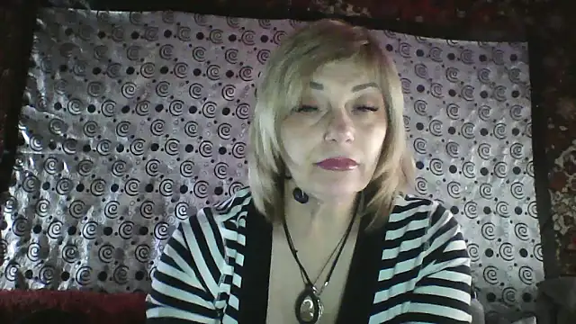 Snapshot of Lia_Ray chatting on 12.18.25 Lia Ray online show from 12.18.25