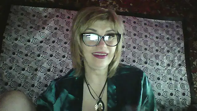 Snapshot of Lia_Ray chatting on 12.22.25 Lia Ray online show from 12.22.25
