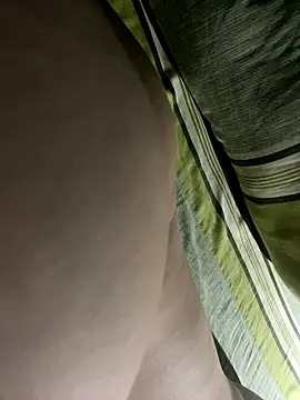 Snapshot of cutedamsex chatting on 10.15.25 cutedamsex online show from 10.15.25