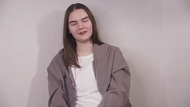 Snapshot of TovaBiddy chatting on 10.16.25 TovaBiddy online show from 10.16.25